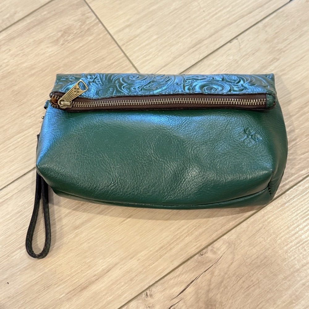 Patricia Nash Green Embossed Leather Floral Zip Clutch Purse Wristlet NWOT